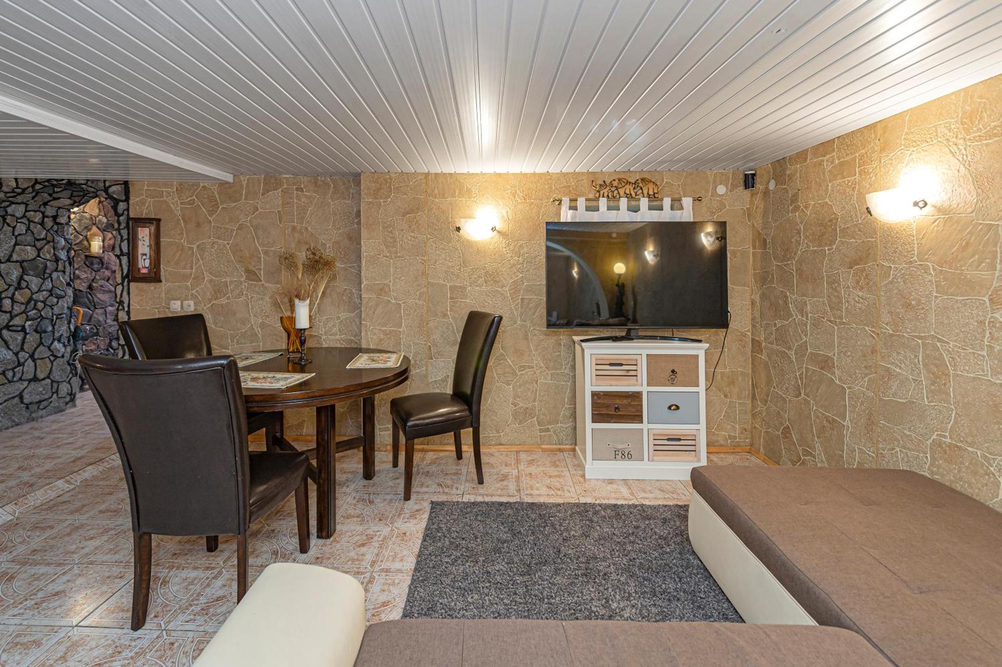 Spacious Studio Apartment By Polo Apartments Kaunas Luaran gambar